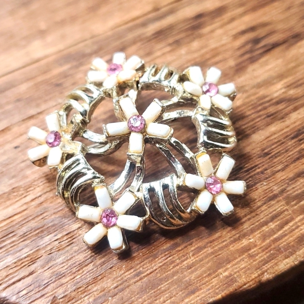 Flower garden brooch vintage B807